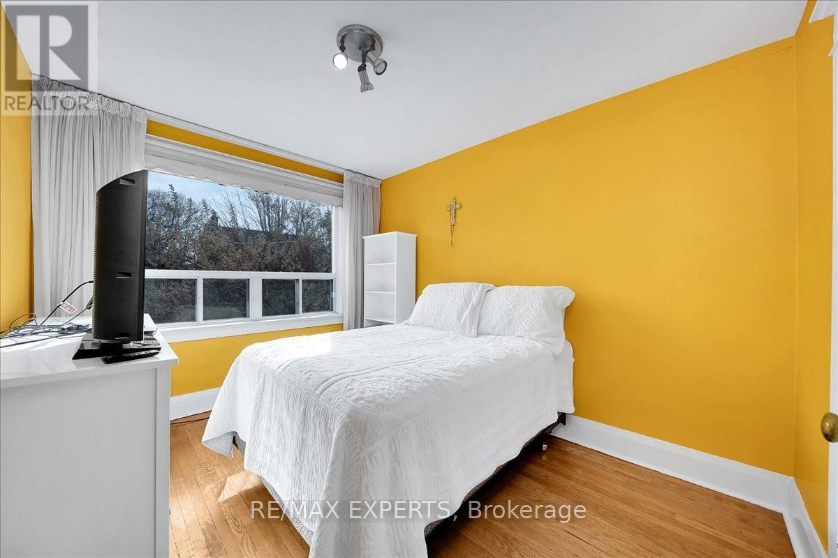 42 Atlas Avenue, Toronto, Ontario  M6C 3N9 - Photo 13 - C13048738