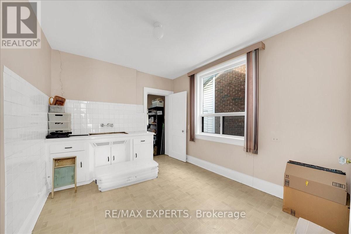 42 Atlas Avenue, Toronto, Ontario  M6C 3N9 - Photo 18 - C13048738