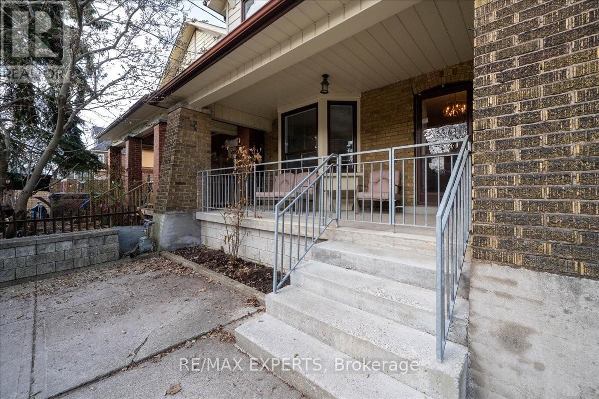 42 Atlas Avenue, Toronto, Ontario  M6C 3N9 - Photo 4 - C13048738