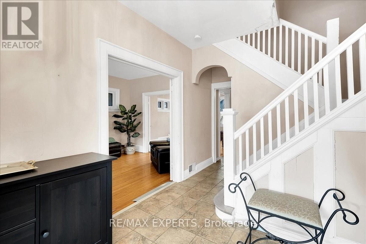 42 Atlas Avenue, Toronto, Ontario  M6C 3N9 - Photo 5 - C13048738