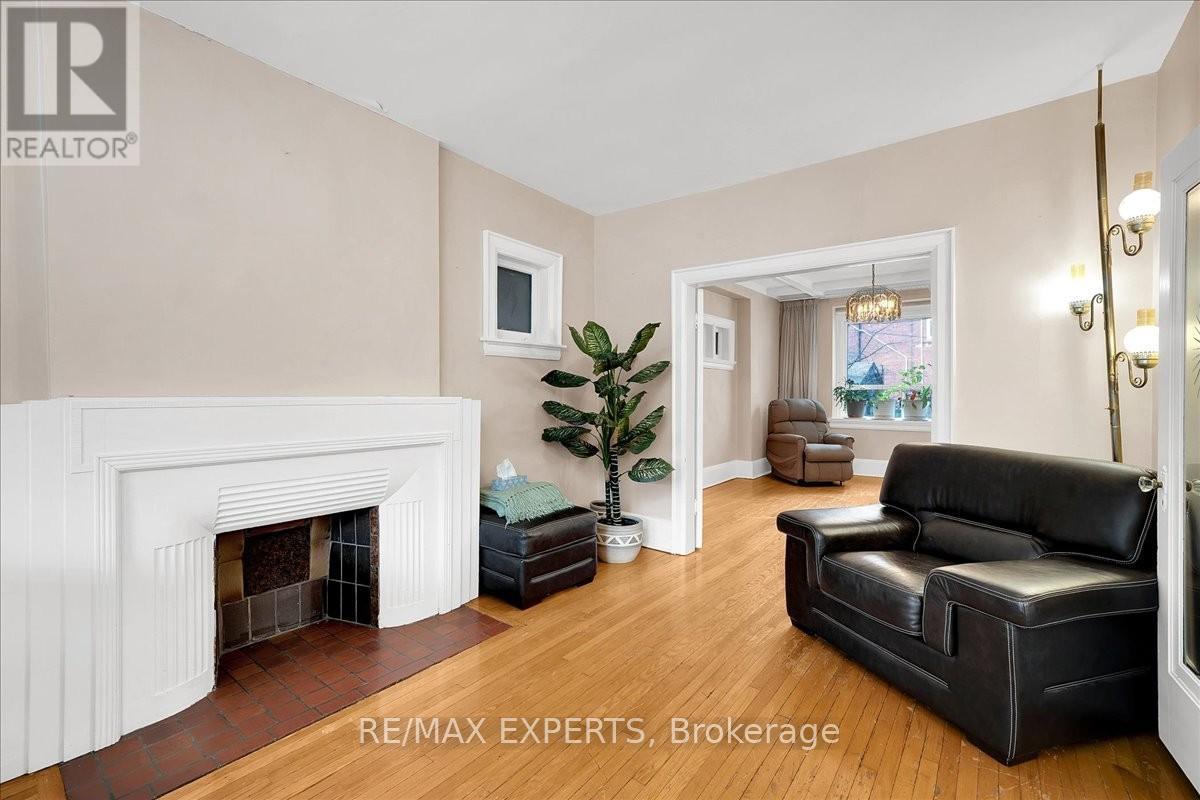 42 Atlas Avenue, Toronto, Ontario  M6C 3N9 - Photo 6 - C13048738