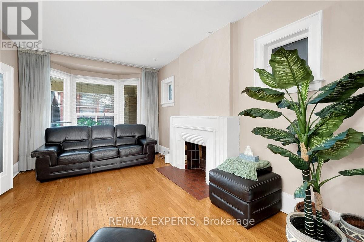 42 Atlas Avenue, Toronto, Ontario  M6C 3N9 - Photo 7 - C13048738