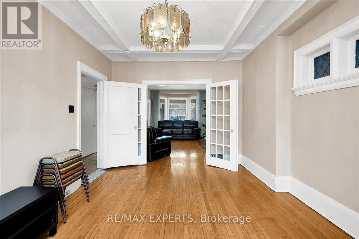 42 Atlas Avenue, Toronto, Ontario  M6C 3N9 - Photo 9 - C13048738