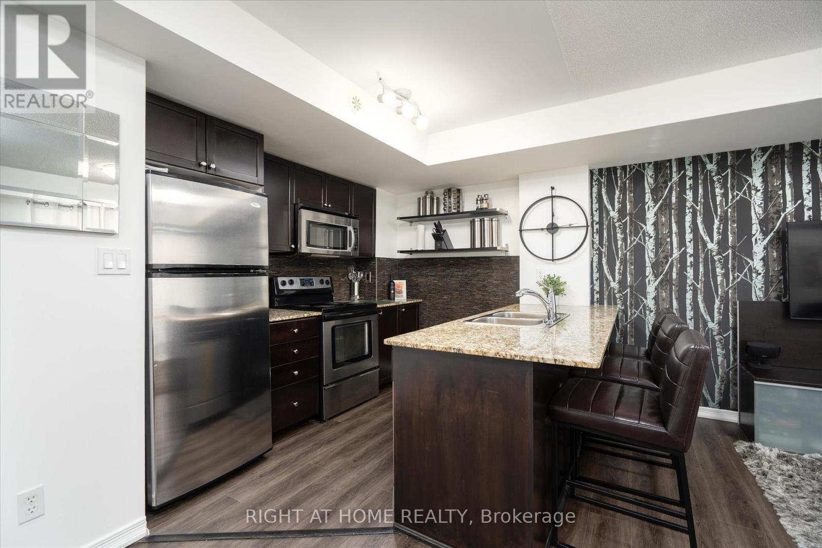 112 - 1 Ruttan Street, Toronto, Ontario  M6P 0A1 - Photo 10 - C13048990