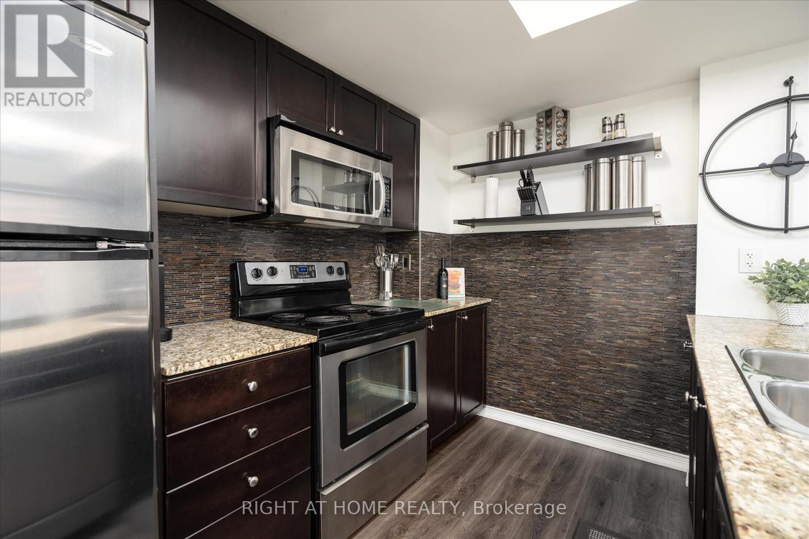 112 - 1 Ruttan Street, Toronto, Ontario  M6P 0A1 - Photo 12 - C13048990