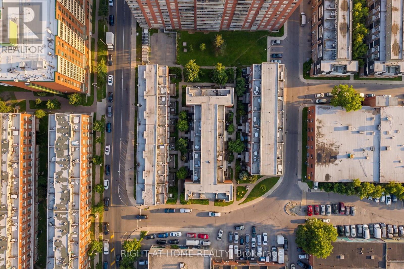 112 - 1 Ruttan Street, Toronto, Ontario  M6P 0A1 - Photo 2 - C13048990