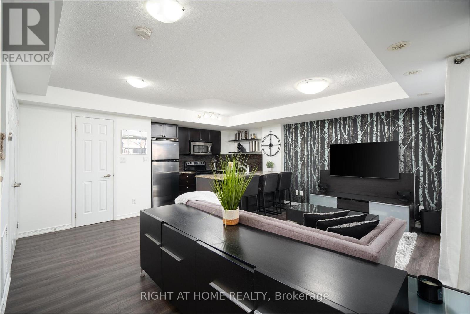 112 - 1 Ruttan Street, Toronto, Ontario  M6P 0A1 - Photo 5 - C13048990