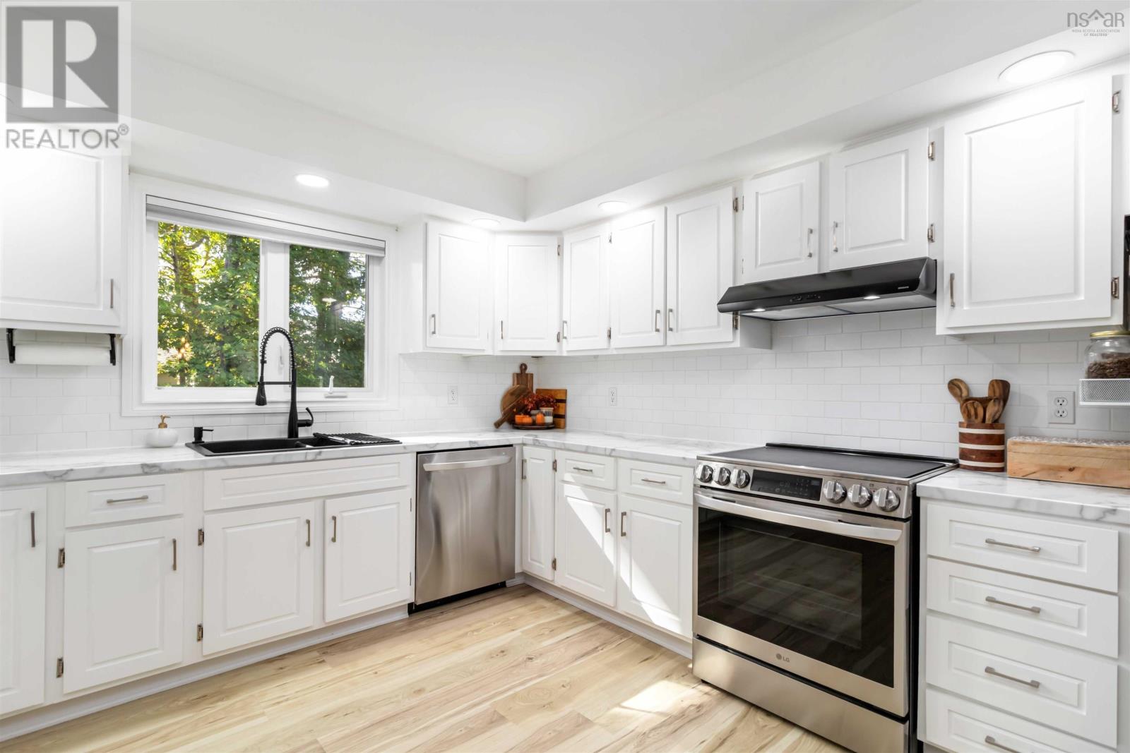 10 Rosewood Court, Bedford, Nova Scotia  B4A 3C2 - Photo 22 - 202608697