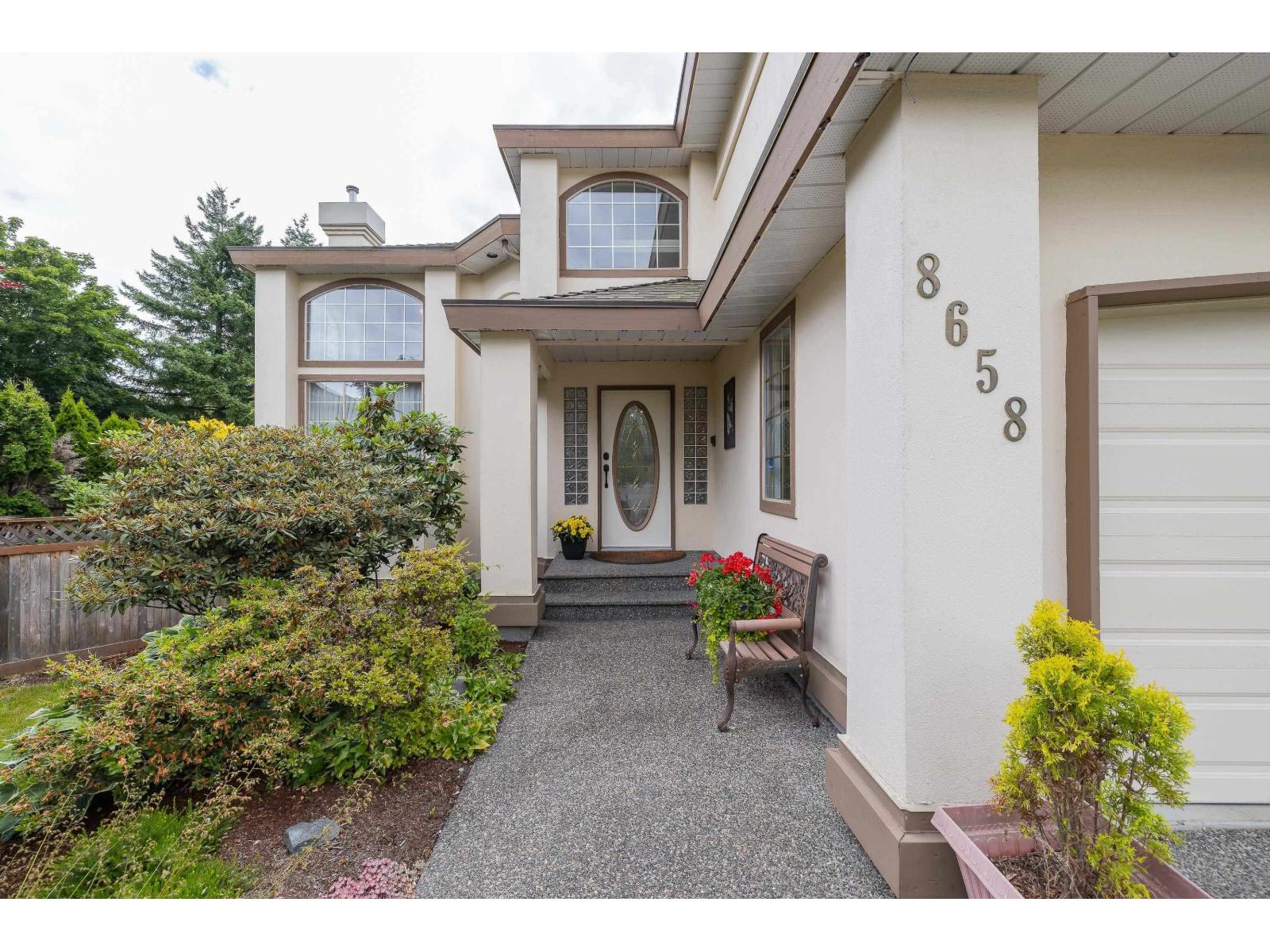 8658 165a Street, Surrey, British Columbia  V4N 3G7 - Photo 3 - R3093433