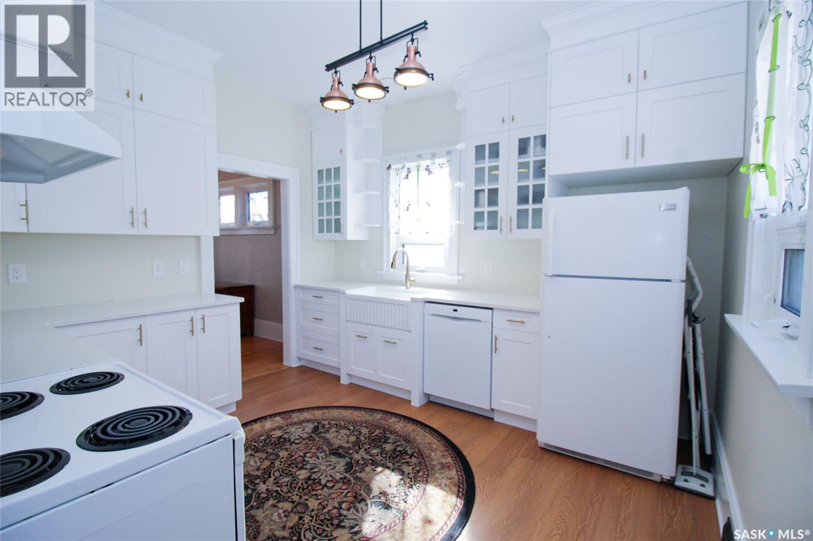 671 2nd Street E, Shaunavon, Saskatchewan  S0N 2M0 - Photo 3 - SK034054