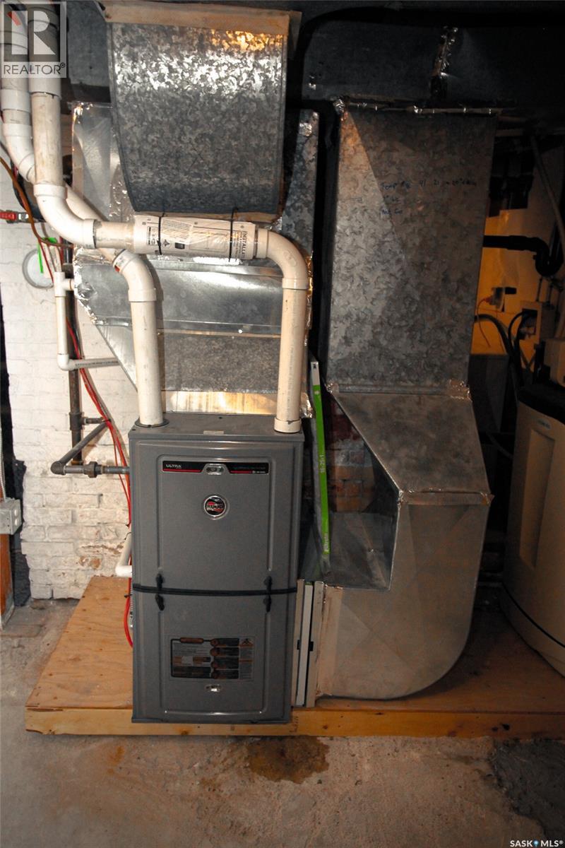 671 2nd Street E, Shaunavon, Saskatchewan  S0N 2M0 - Photo 31 - SK034054