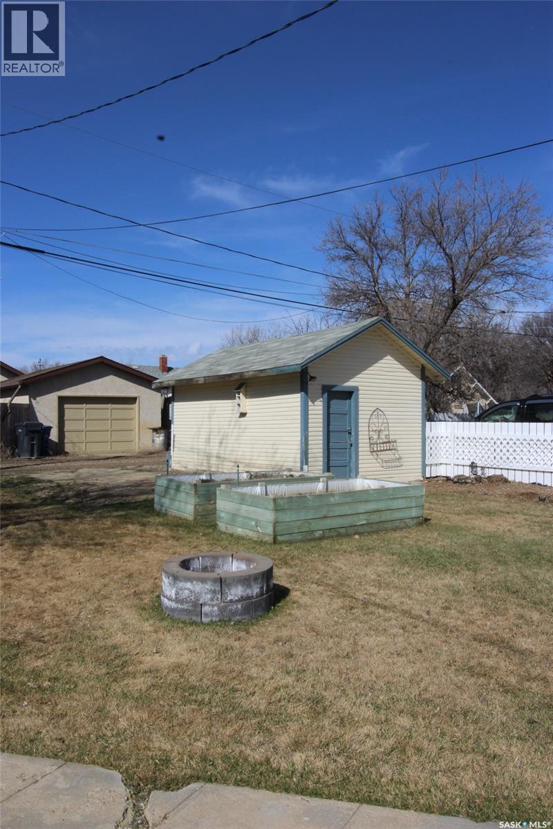 671 2nd Street E, Shaunavon, Saskatchewan  S0N 2M0 - Photo 34 - SK034054