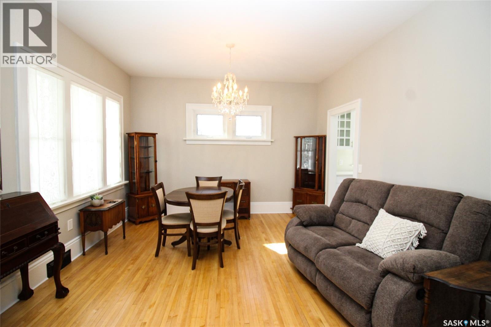 671 2nd Street E, Shaunavon, Saskatchewan  S0N 2M0 - Photo 8 - SK034054