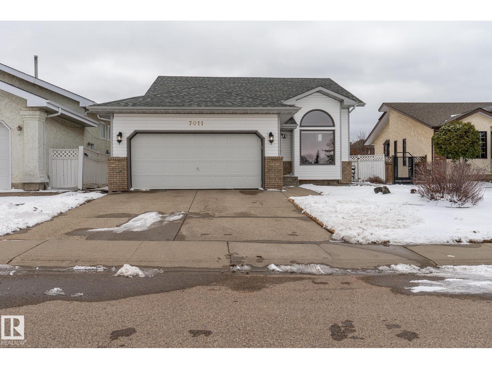 7011 158 AV NW, edmonton, Alberta