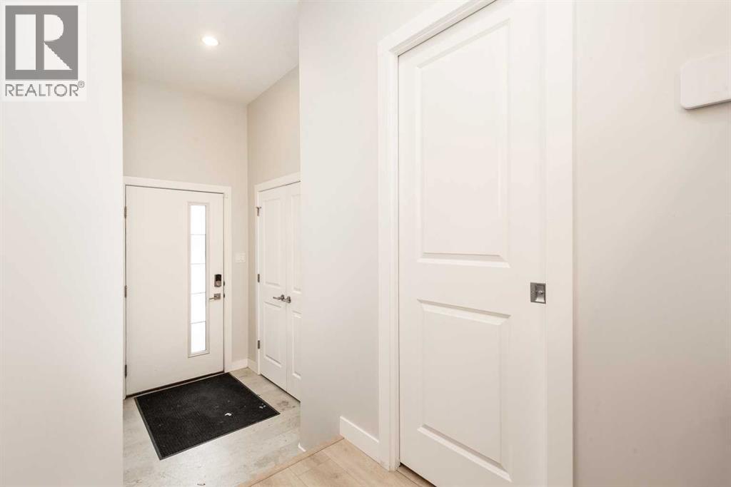 3, 67 Aquitania Circle W, Lethbridge, Alberta  T1J 5M5 - Photo 2 - A2303655