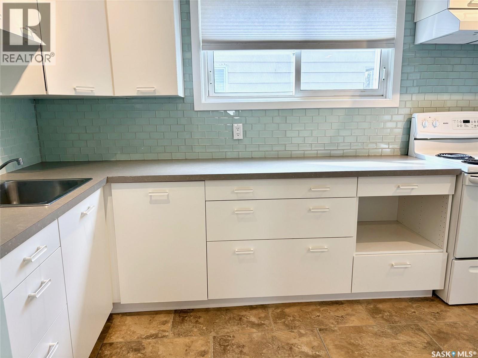 113 Laurier Avenue, Yorkton, Saskatchewan  S3N 1V1 - Photo 3 - SK030095