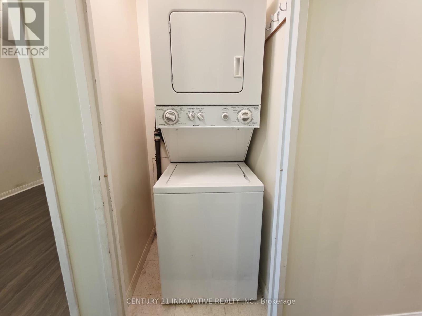 1705 - 18 Lee Centre Drive, Toronto, Ontario  M1H 3H5 - Photo 11 - E13048856