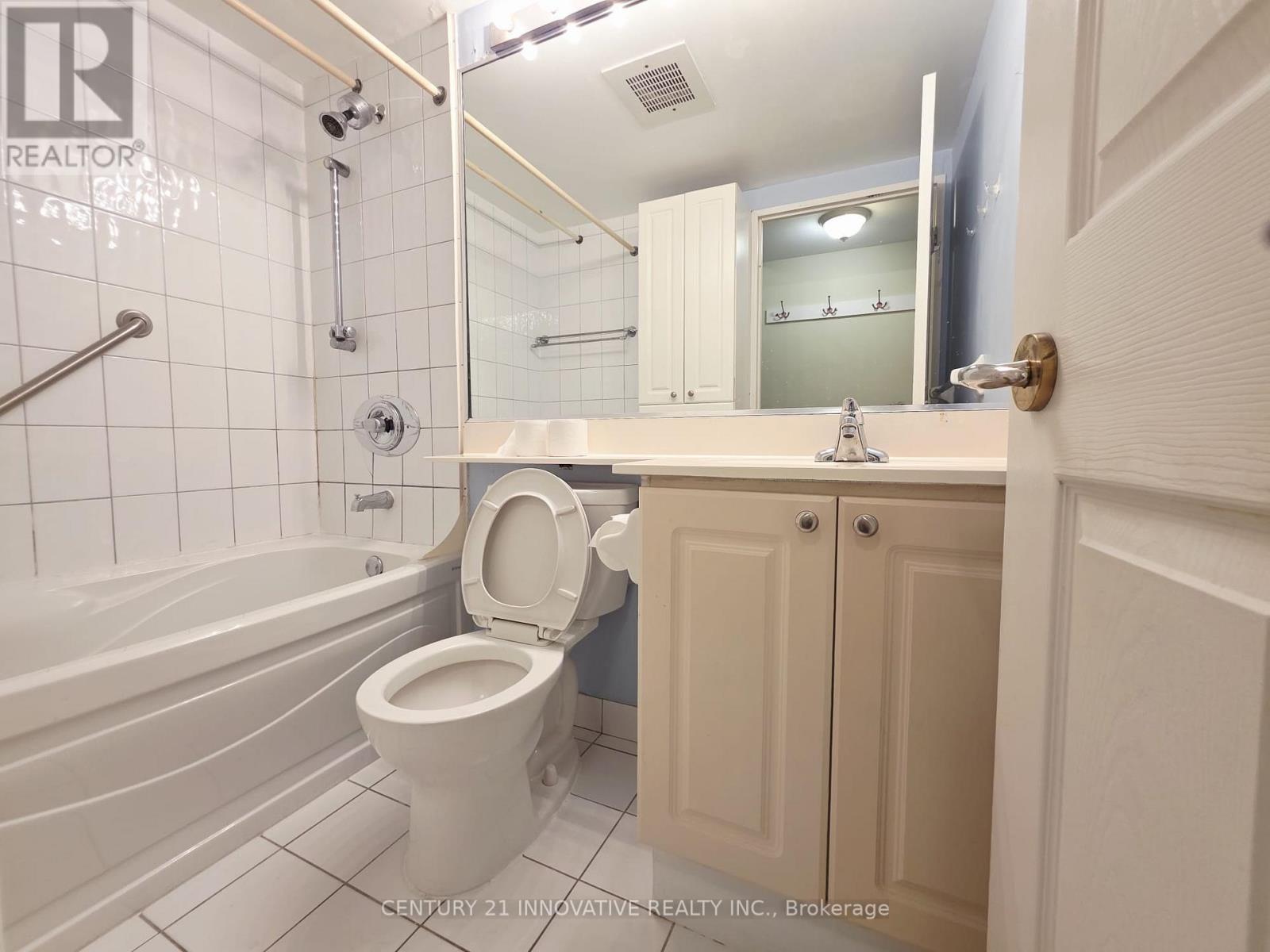 1705 - 18 Lee Centre Drive, Toronto, Ontario  M1H 3H5 - Photo 12 - E13048856
