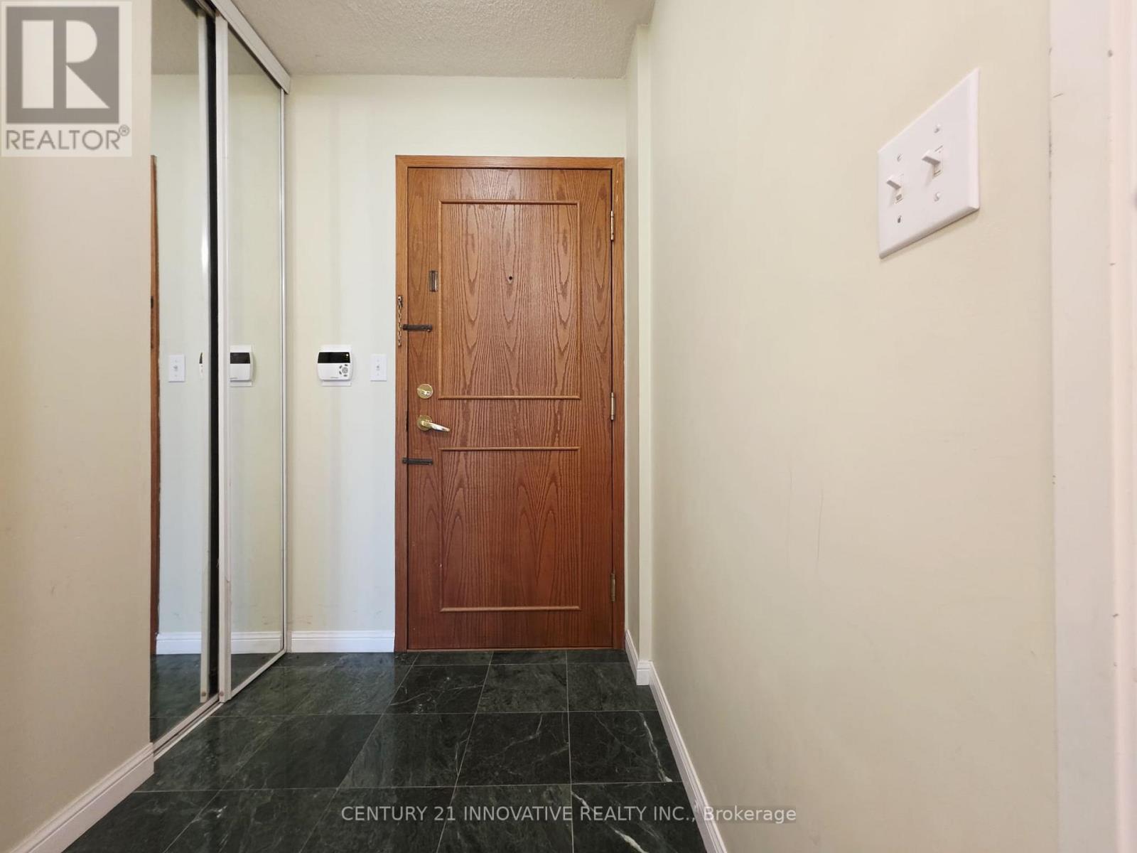 1705 - 18 Lee Centre Drive, Toronto, Ontario  M1H 3H5 - Photo 3 - E13048856