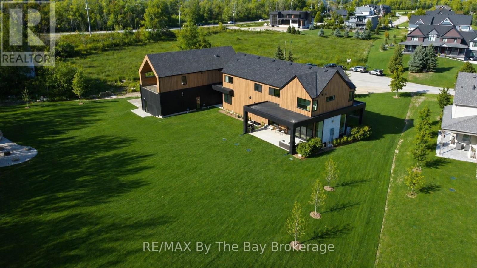 18 Raintree Court, Clearview, Ontario  L9Y 0K2 - Photo 3 - S12719884