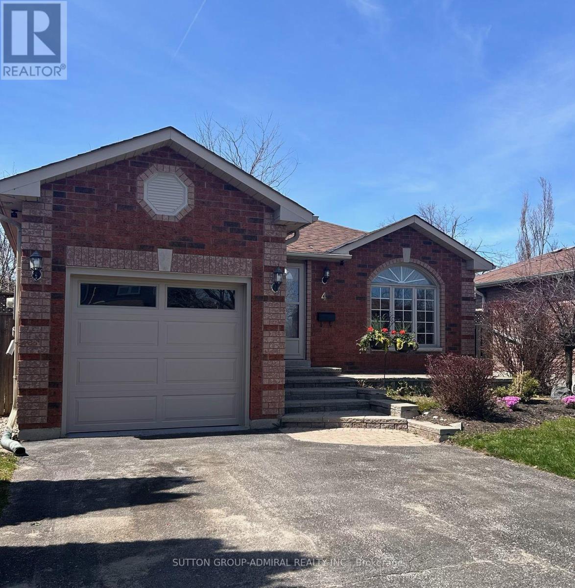 4 IRISH LANE, Barrie, Ontario