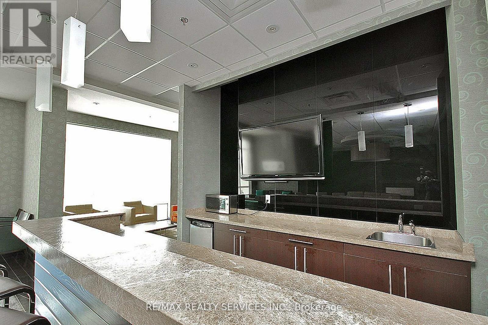 2009 - 215 Queen Street E, Brampton, Ontario  L6W 0A9 - Photo 9 - W12942604