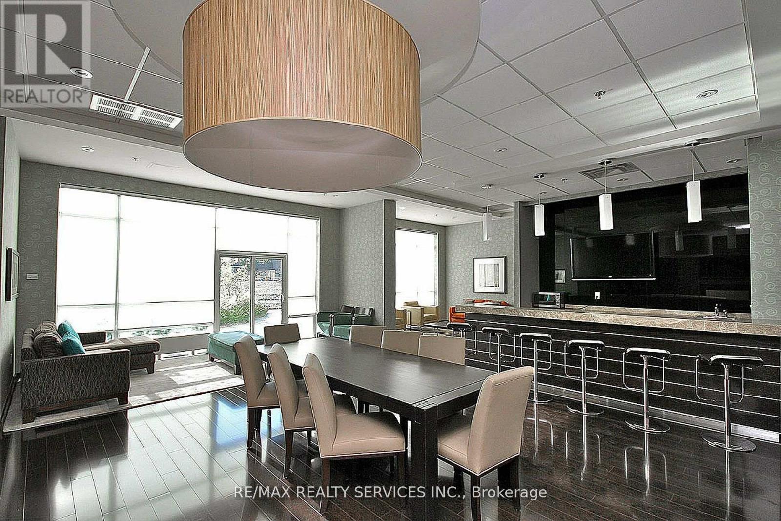 2009 - 215 Queen Street E, Brampton, Ontario  L6W 0A9 - Photo 6 - W12942604