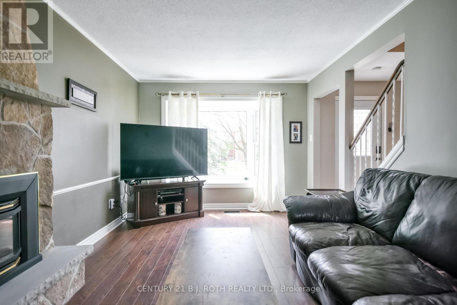 11 Pepler Place, Barrie (Sunnidale), Ontario  L4N 5E3 - Photo 4 - S13048778