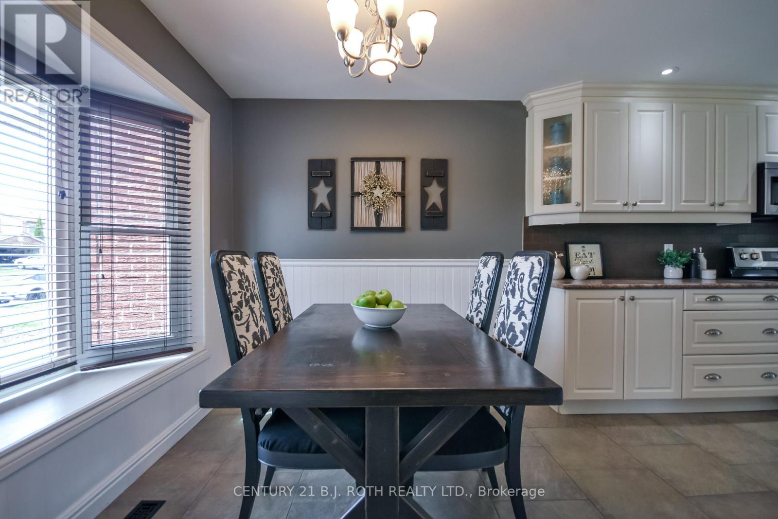 11 Pepler Place, Barrie (Sunnidale), Ontario  L4N 5E3 - Photo 5 - S13048778