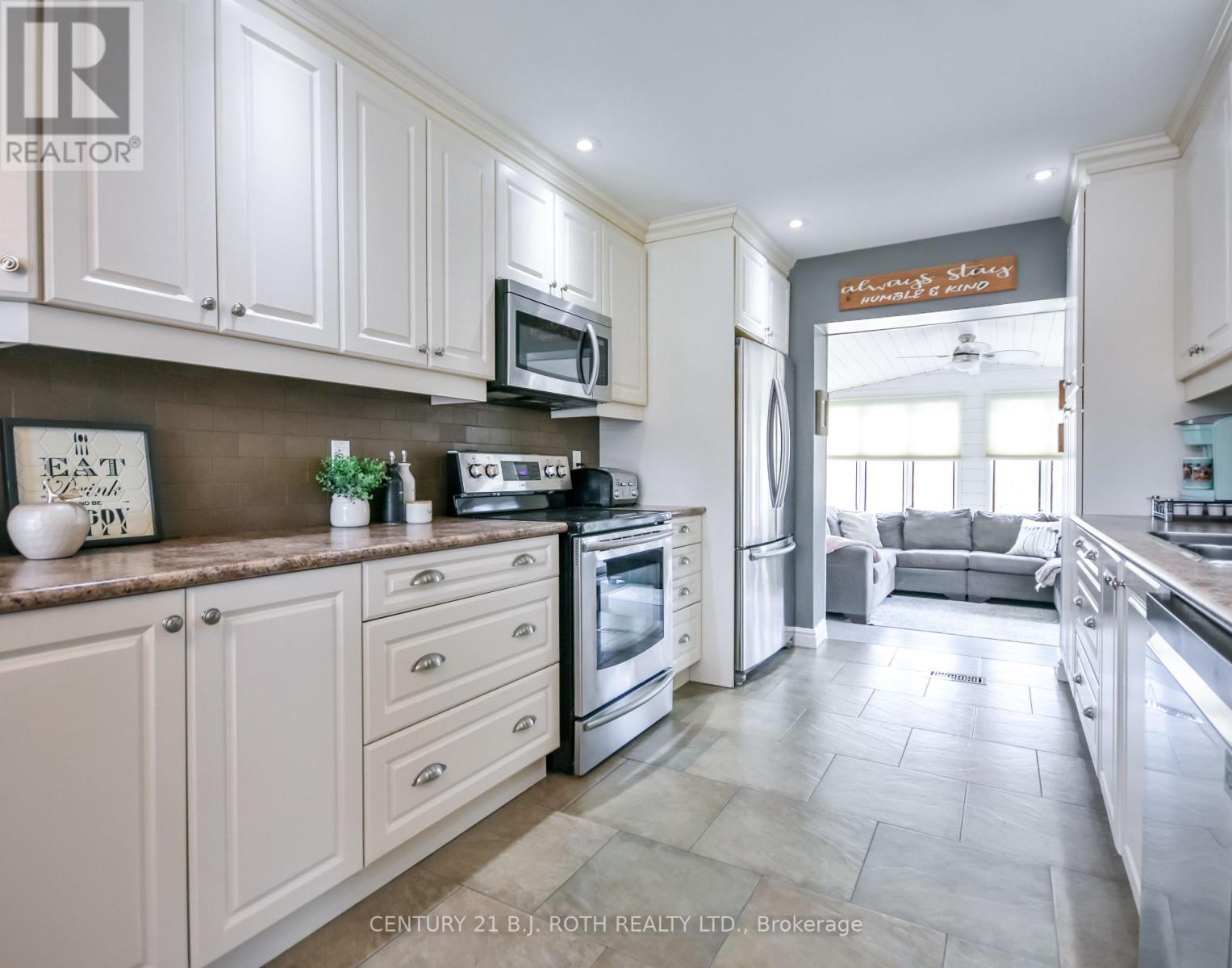 11 Pepler Place, Barrie (Sunnidale), Ontario  L4N 5E3 - Photo 7 - S13048778