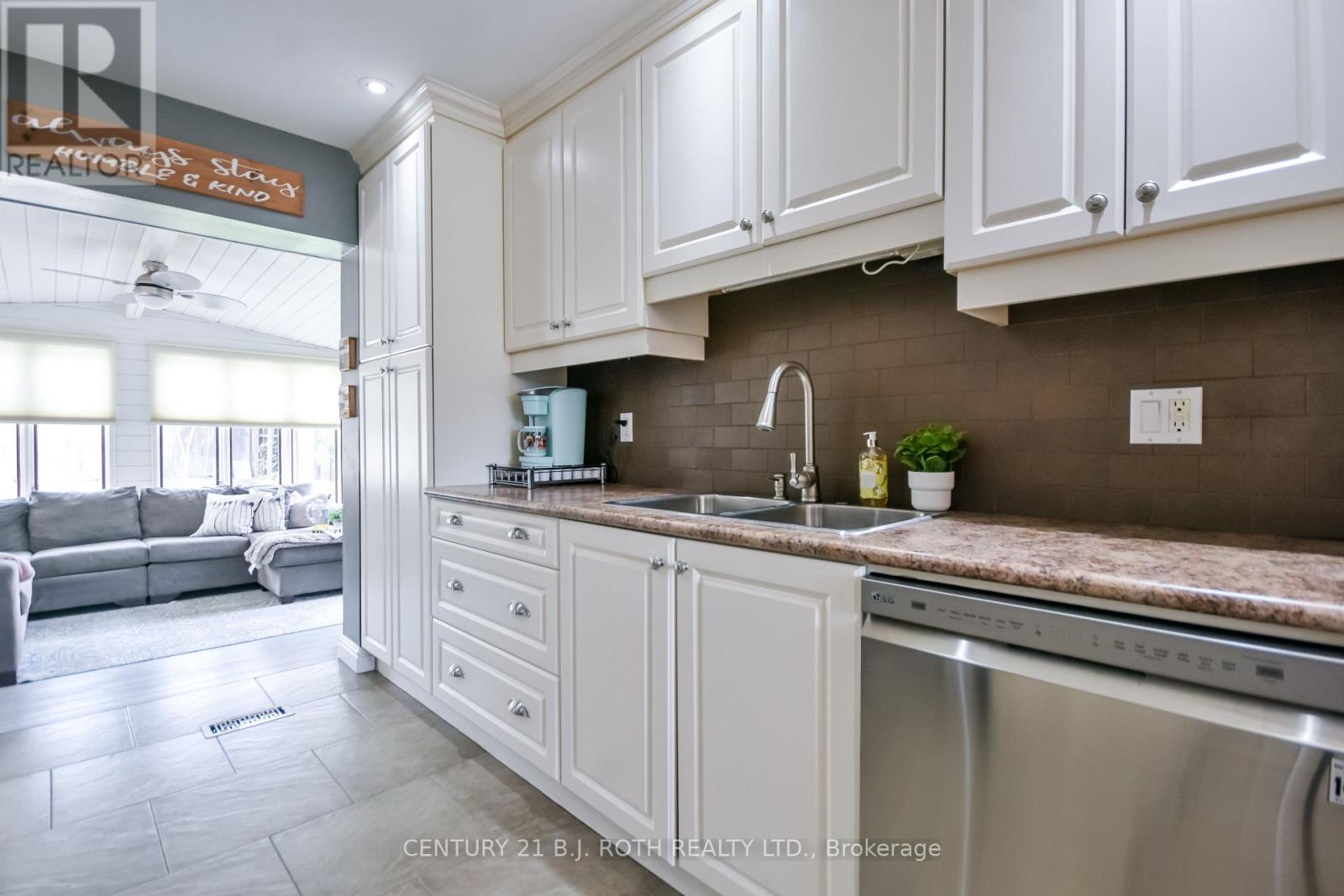 11 Pepler Place, Barrie (Sunnidale), Ontario  L4N 5E3 - Photo 8 - S13048778