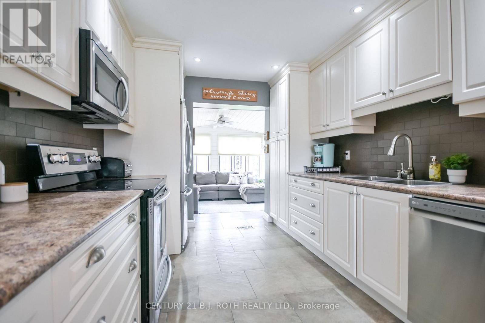 11 Pepler Place, Barrie (Sunnidale), Ontario  L4N 5E3 - Photo 9 - S13048778