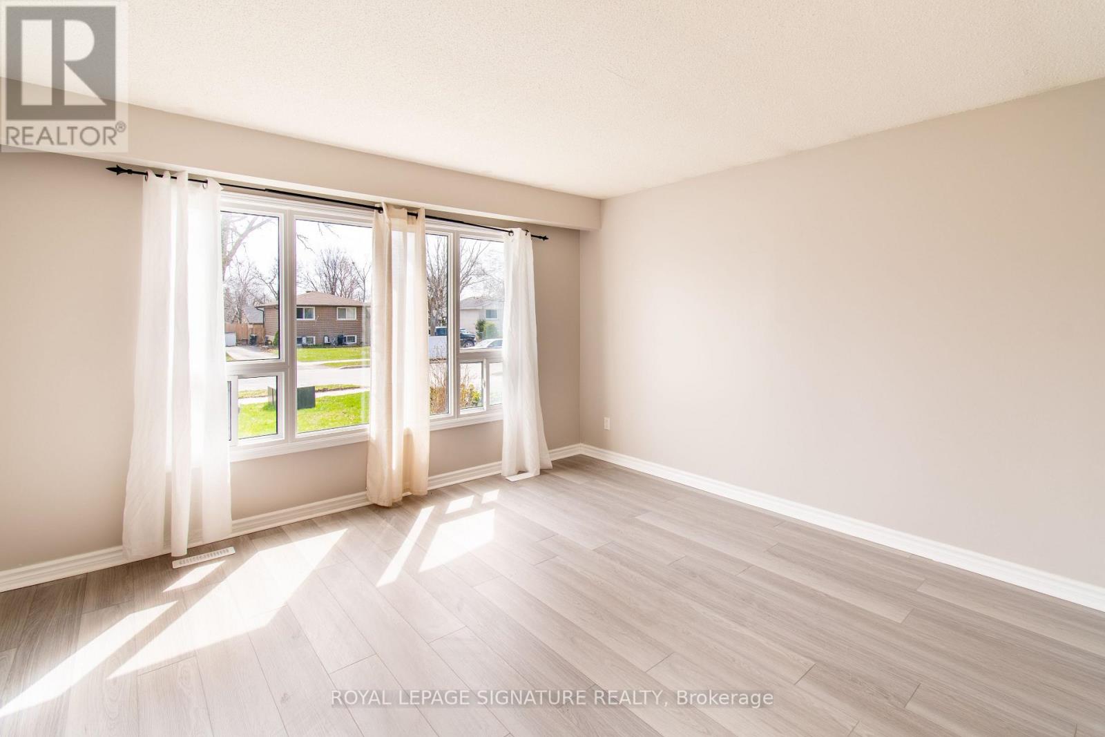 208 Steel Street, Barrie (Grove East), Ontario  L4M 2G9 - Photo 6 - S13048798