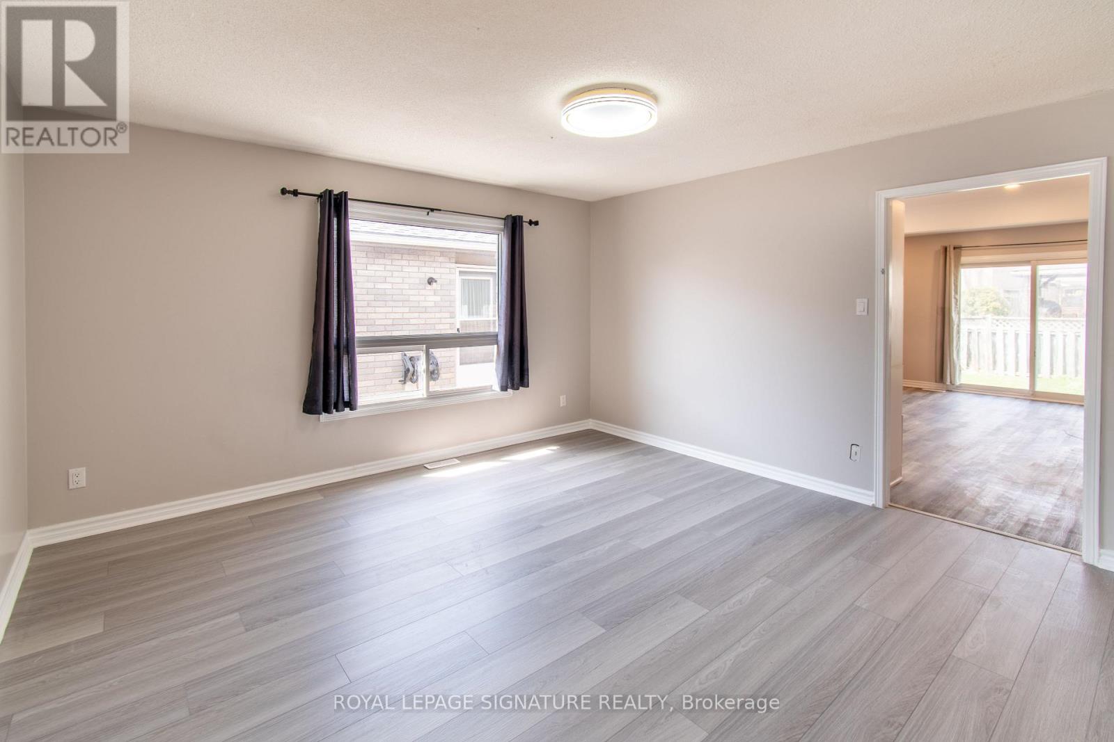 208 Steel Street, Barrie (Grove East), Ontario  L4M 2G9 - Photo 8 - S13048798