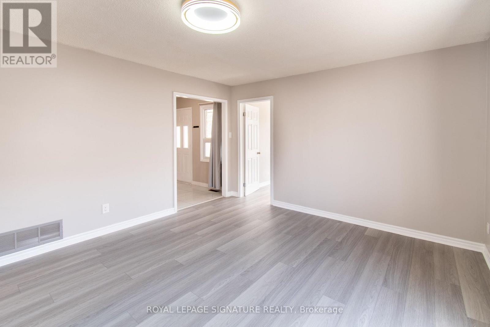 208 Steel Street, Barrie (Grove East), Ontario  L4M 2G9 - Photo 9 - S13048798