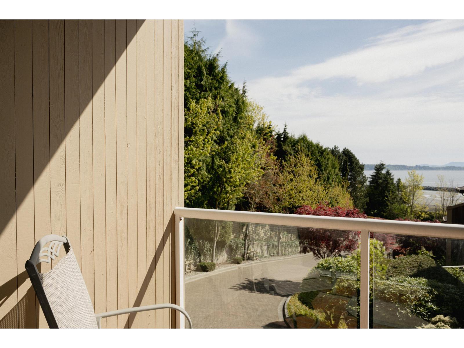 102 15025 Victoria Avenue, White Rock, British Columbia  V4B 1G2 - Photo 12 - R3116091