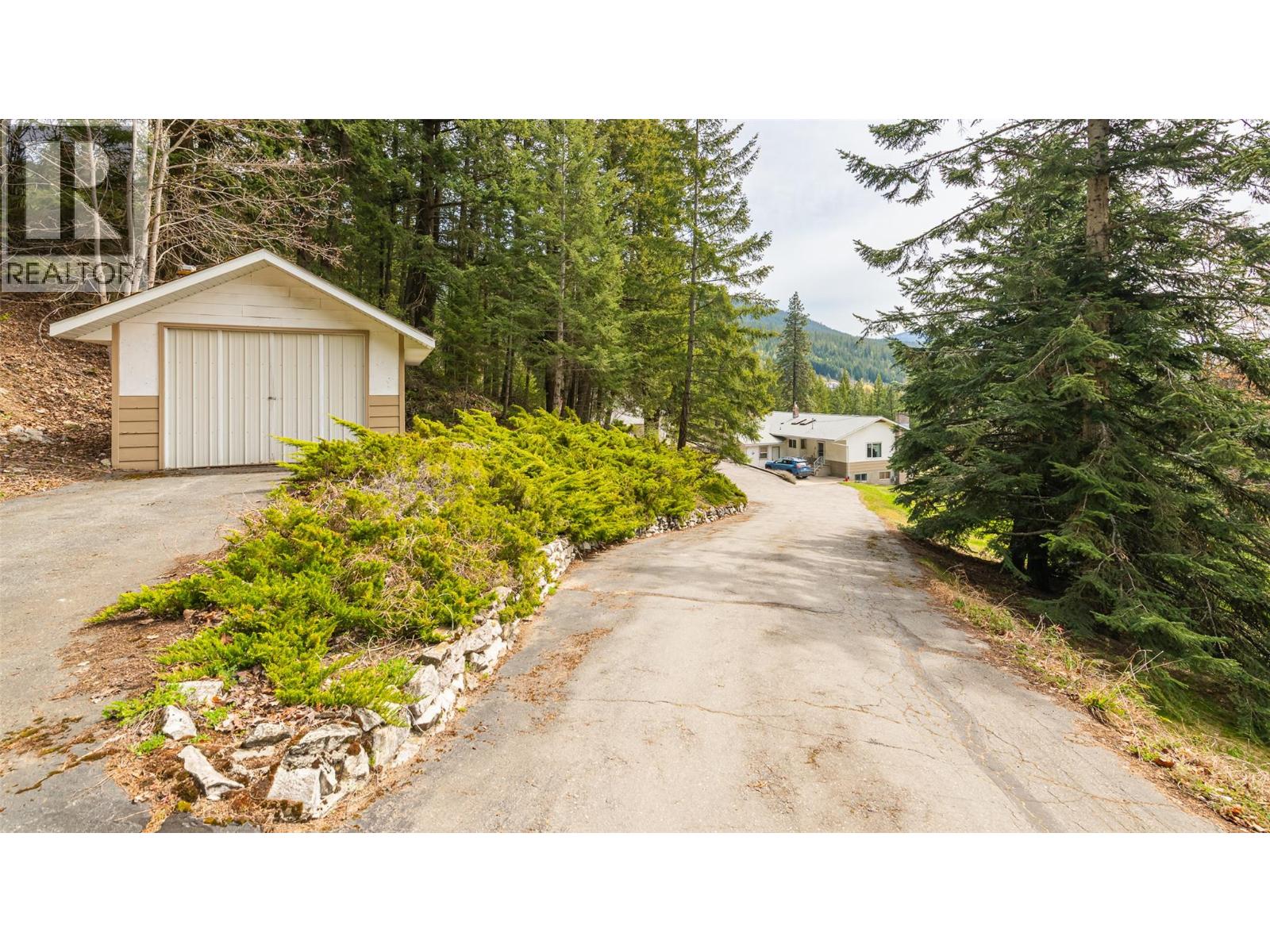 5660 Cory Road, Wynndel, British Columbia  V0B 2N1 - Photo 6 - 10384573