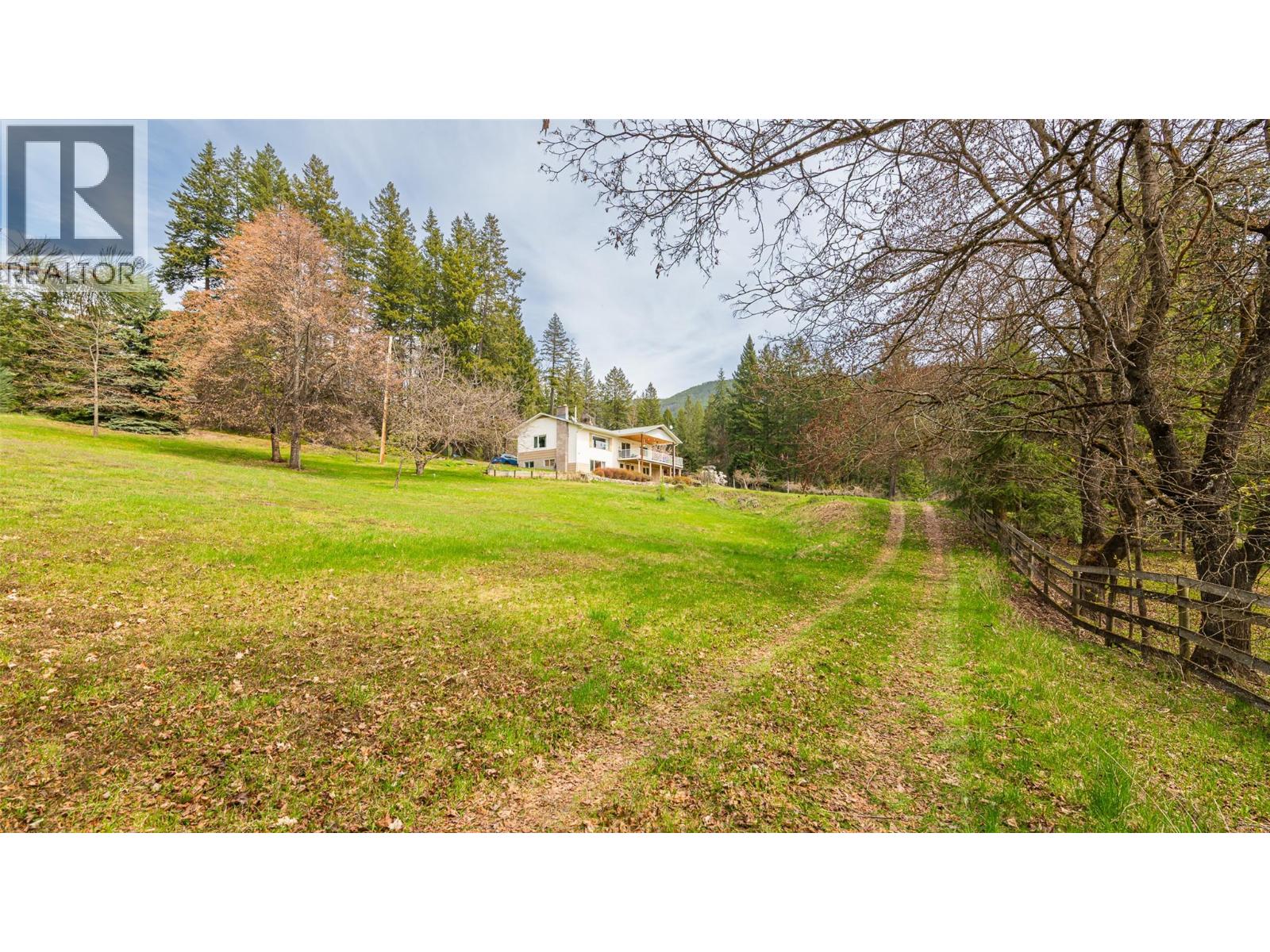 5660 Cory Road, Wynndel, British Columbia  V0B 2N1 - Photo 9 - 10384573