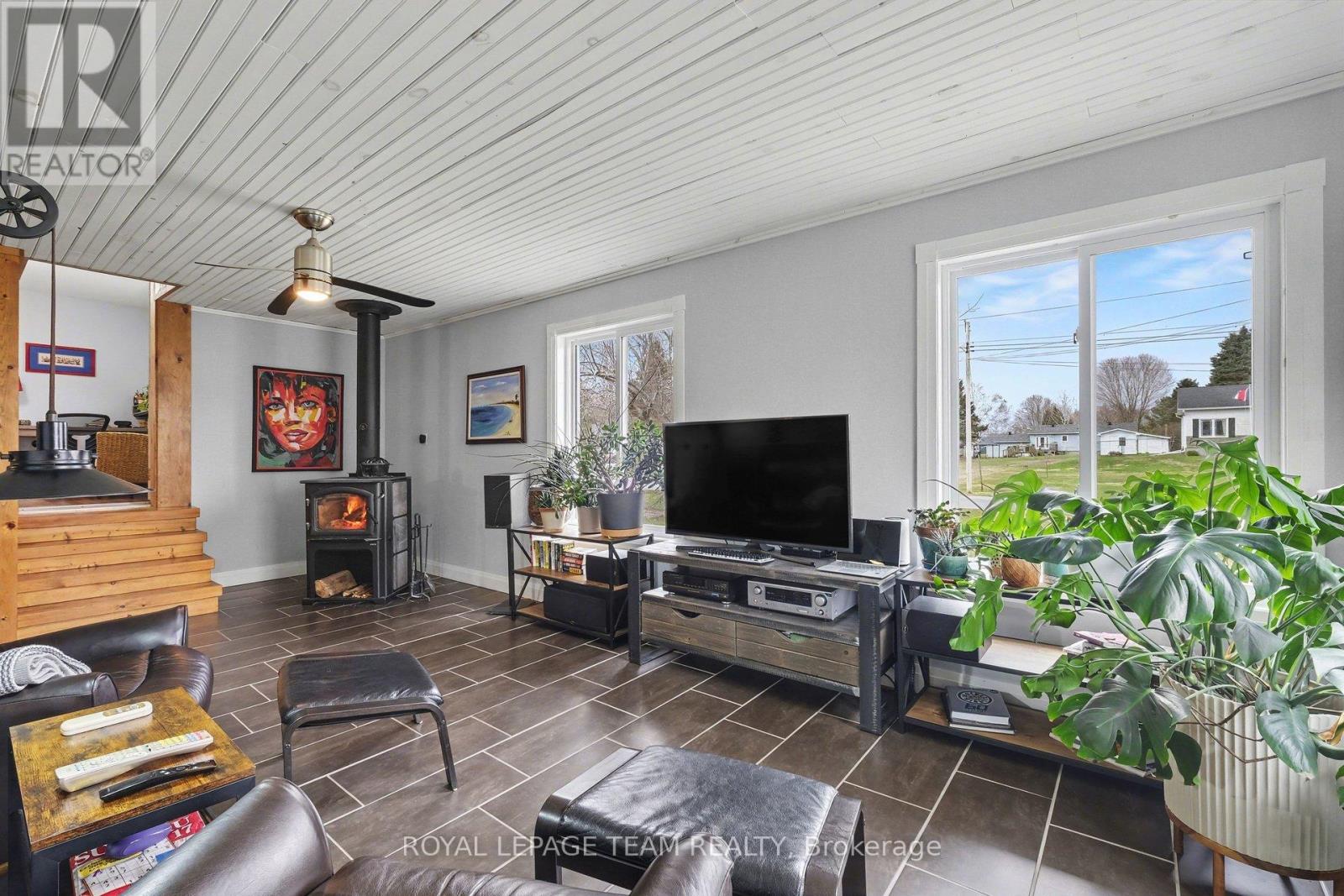 3041 Bridge Street, North Dundas, Ontario  K0E 1W0 - Photo 14 - X13002244