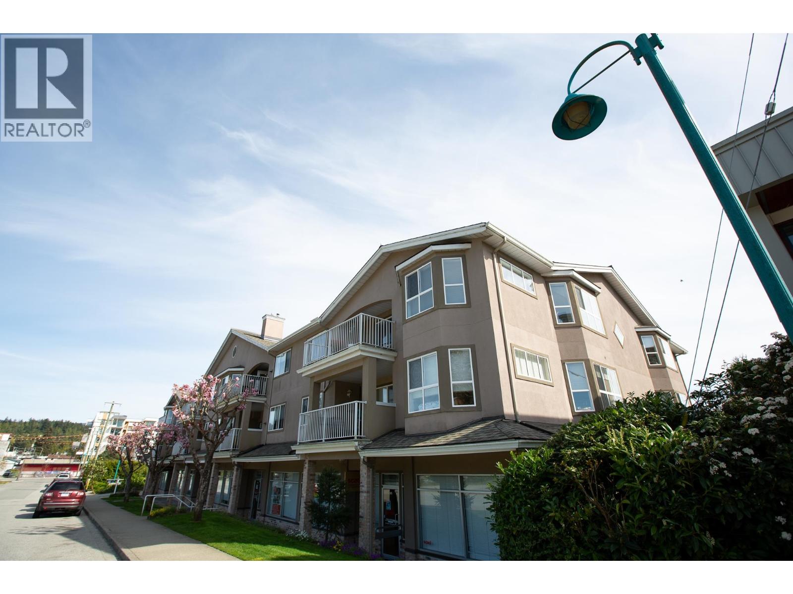 307 5711 Mermaid Street, Sechelt, British Columbia  V7Z 0J6 - Photo 2 - R3113686