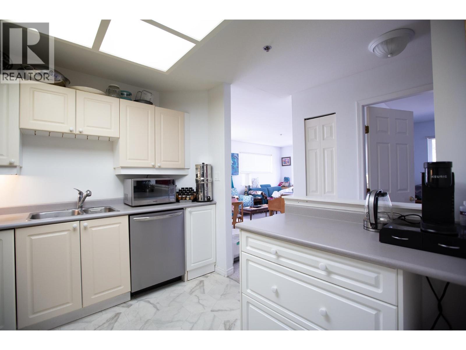 307 5711 Mermaid Street, Sechelt, British Columbia  V7Z 0J6 - Photo 4 - R3113686