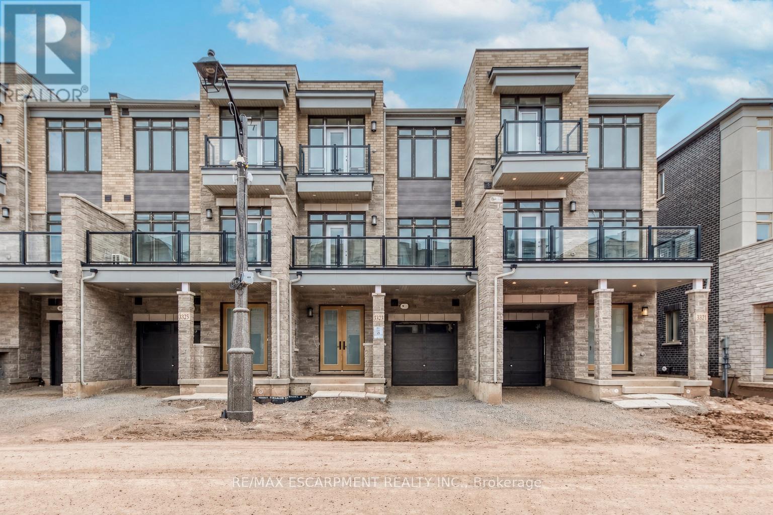 3323 AZAM WAY, Oakville, Ontario