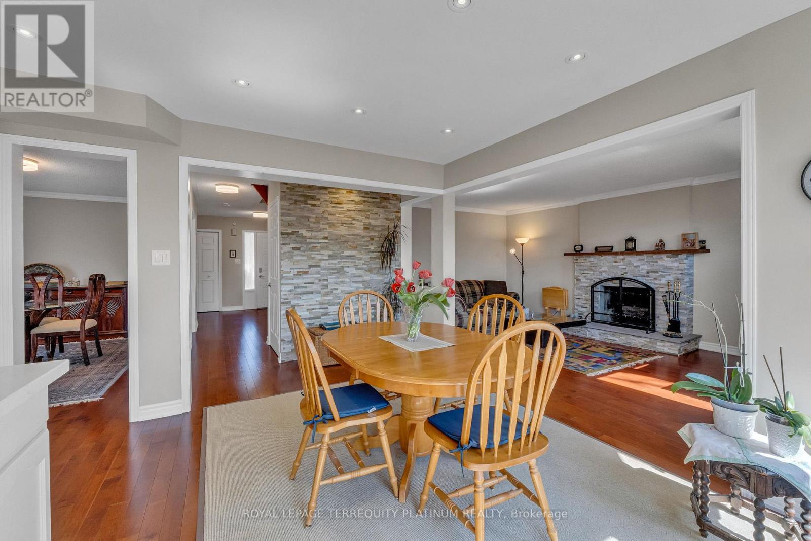 1207 Greenwood Crescent, Oakville (Cv Clearview), Ontario  L6J 6W6 - Photo 10 - W13048782