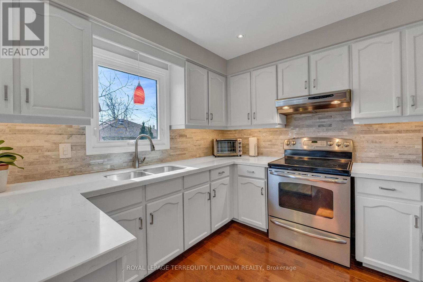 1207 Greenwood Crescent, Oakville (Cv Clearview), Ontario  L6J 6W6 - Photo 12 - W13048782