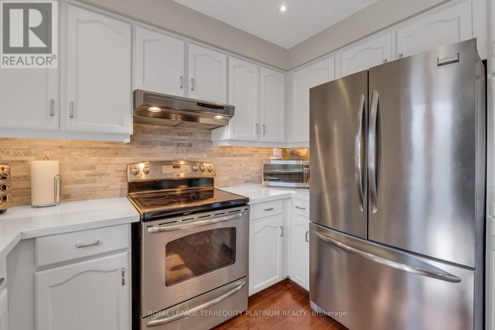 1207 Greenwood Crescent, Oakville (Cv Clearview), Ontario  L6J 6W6 - Photo 13 - W13048782