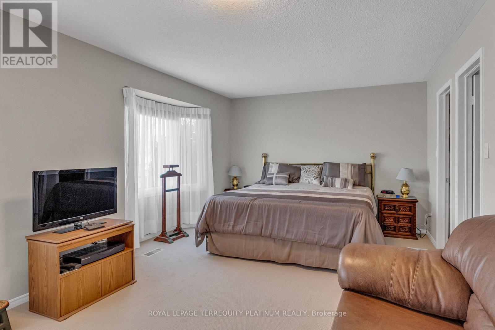 1207 Greenwood Crescent, Oakville (Cv Clearview), Ontario  L6J 6W6 - Photo 16 - W13048782