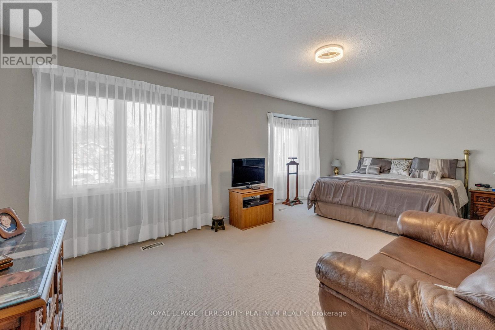 1207 Greenwood Crescent, Oakville (Cv Clearview), Ontario  L6J 6W6 - Photo 17 - W13048782