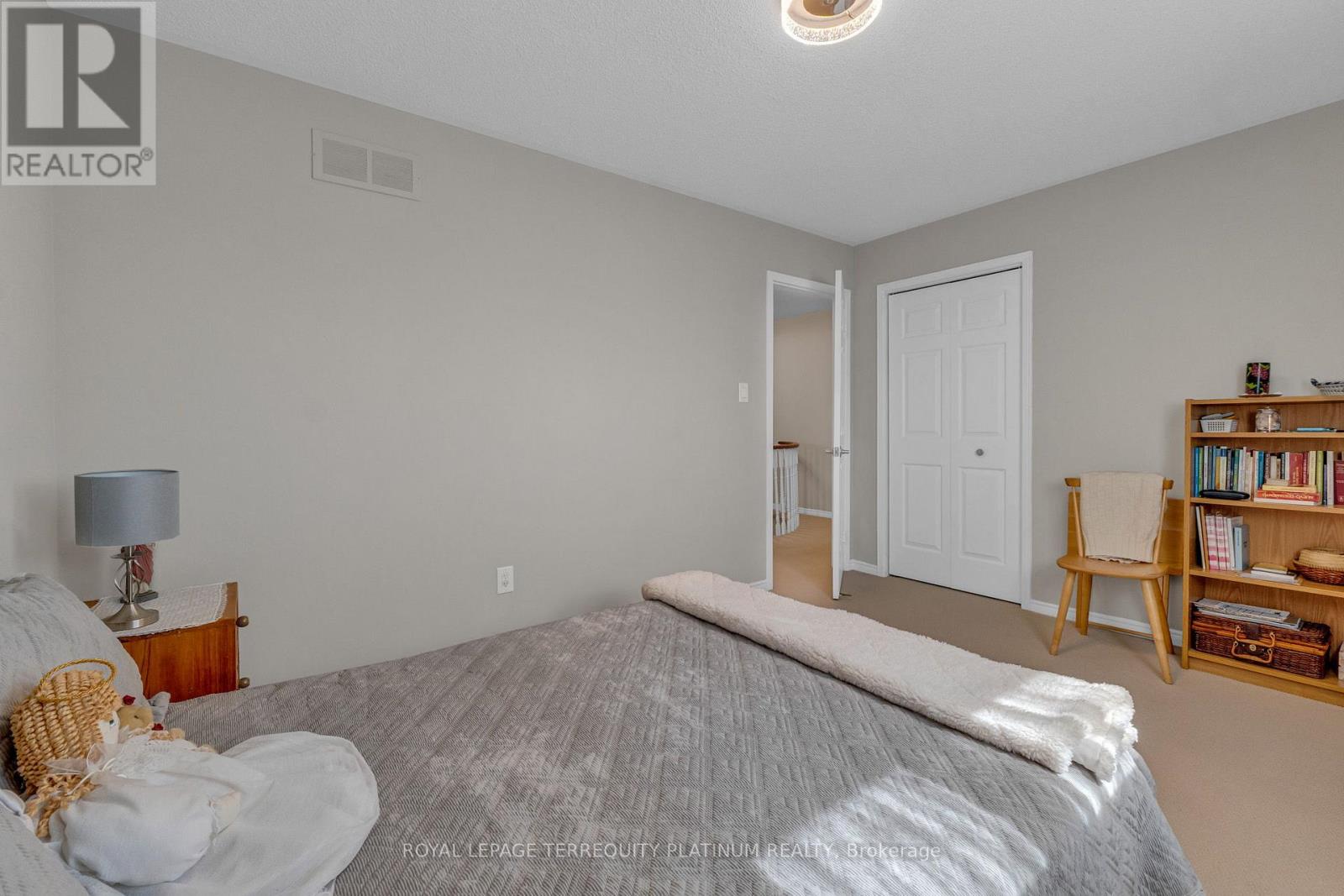 1207 Greenwood Crescent, Oakville (Cv Clearview), Ontario  L6J 6W6 - Photo 22 - W13048782