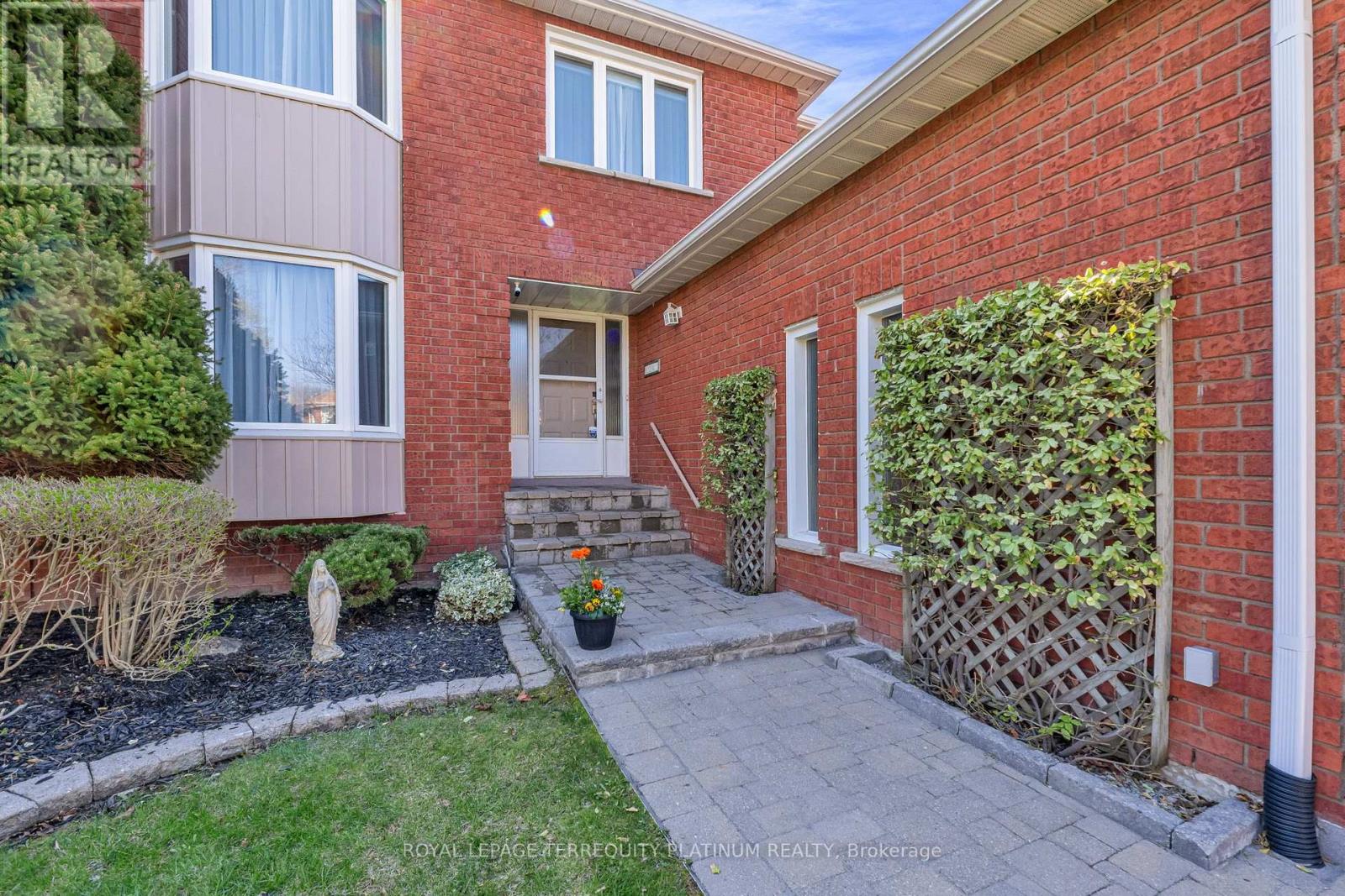 1207 Greenwood Crescent, Oakville (Cv Clearview), Ontario  L6J 6W6 - Photo 3 - W13048782