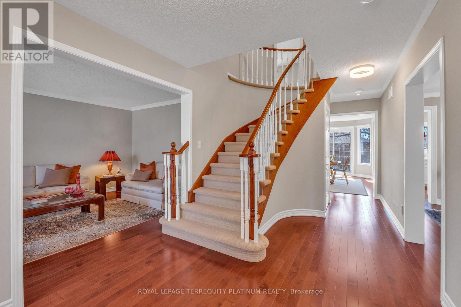 1207 Greenwood Crescent, Oakville (Cv Clearview), Ontario  L6J 6W6 - Photo 4 - W13048782